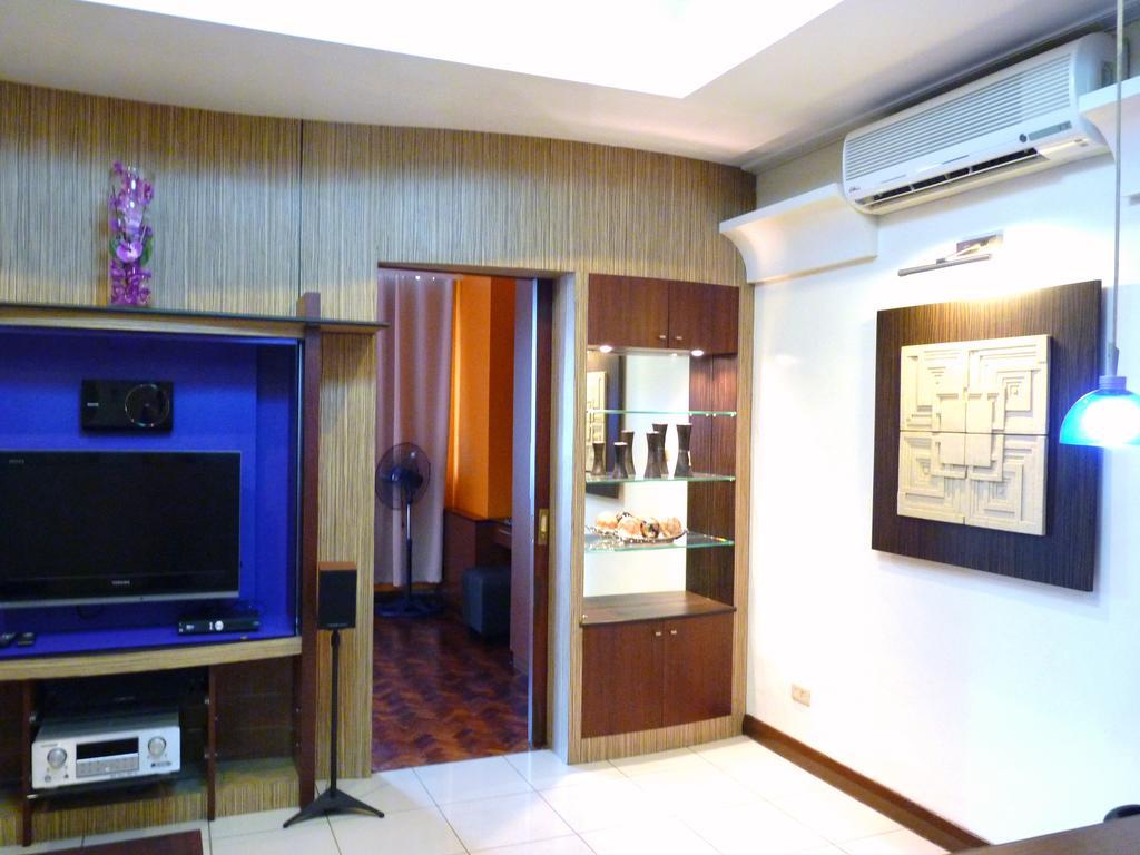 Mch Suites At Robinson'S Place Residences Manila Esterno foto