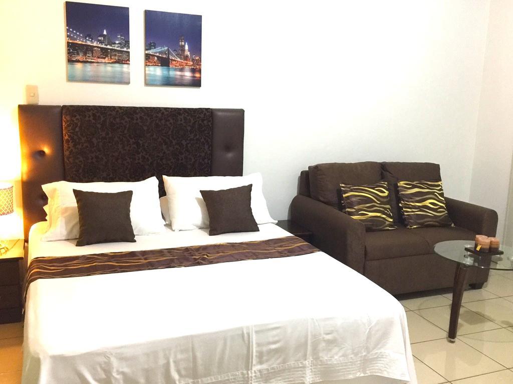 Mch Suites At Robinson'S Place Residences Manila Esterno foto